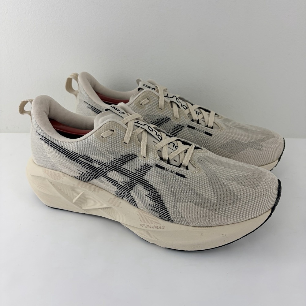ASICS Novablast 5 Men's Size 12 Cream Black Running Shoes Sneakers 1011B974